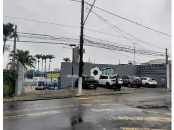 Terreno c/benfeitorias à venda em leilão