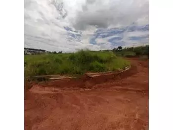 Terreno à venda em leilão
