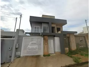 Sobrado à venda em leilão