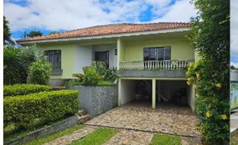 Terreno Com Área De 788,38m², Contendo Uma Casa Com Área De 316,27m²