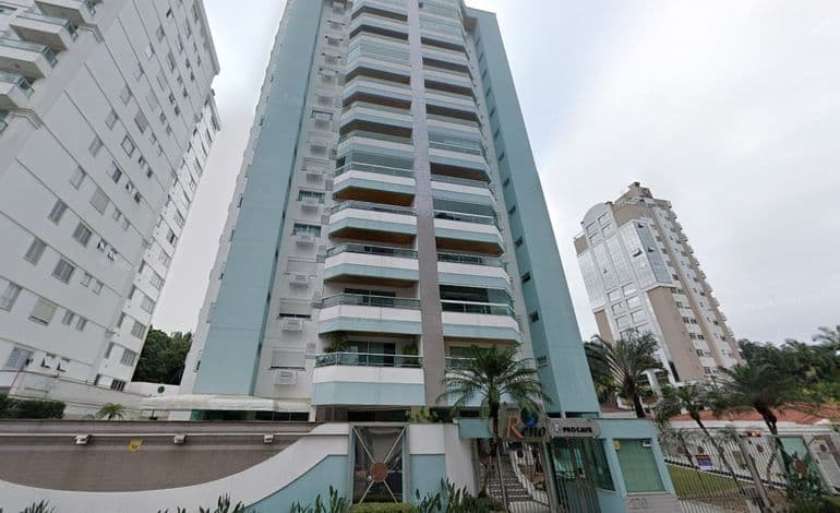 Parte Ideal (50%) Apartamento Ed. Residencial Reno, A.P. 169,25m², Blumenau/SC