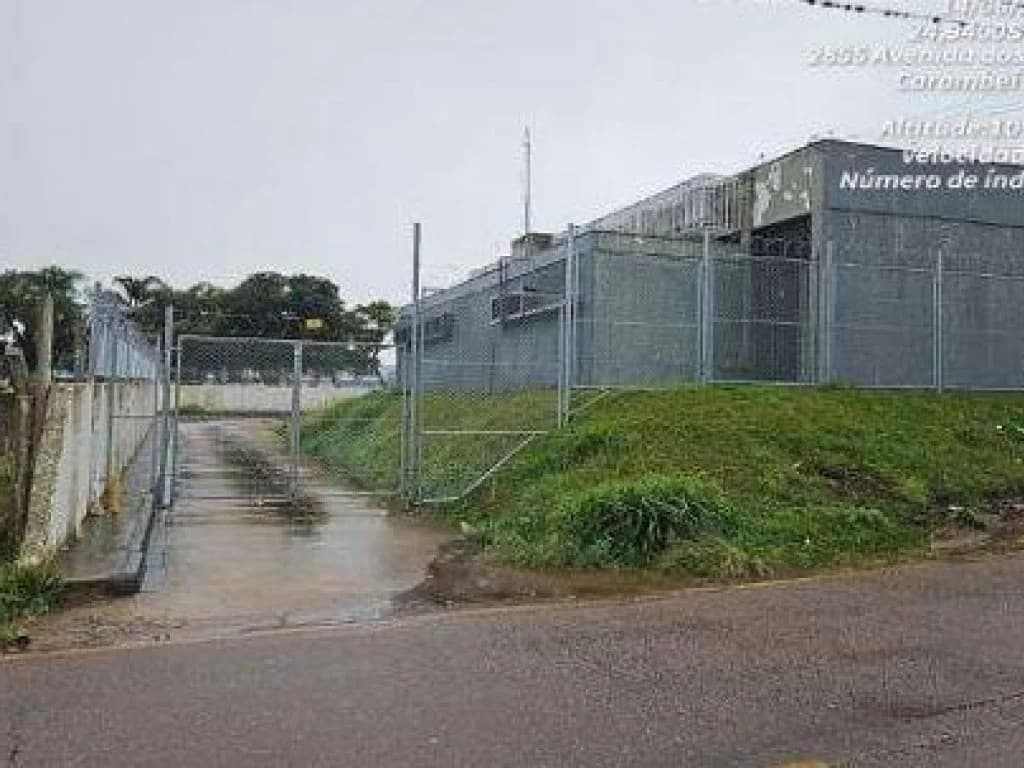 Imóvel Comercial 273 m² (área construída) e 1.787 m² (terreno) - Centro - Carambeí - PR