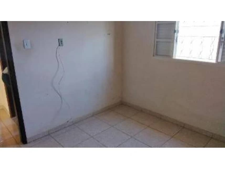 Casa à venda em leilão - foto 2