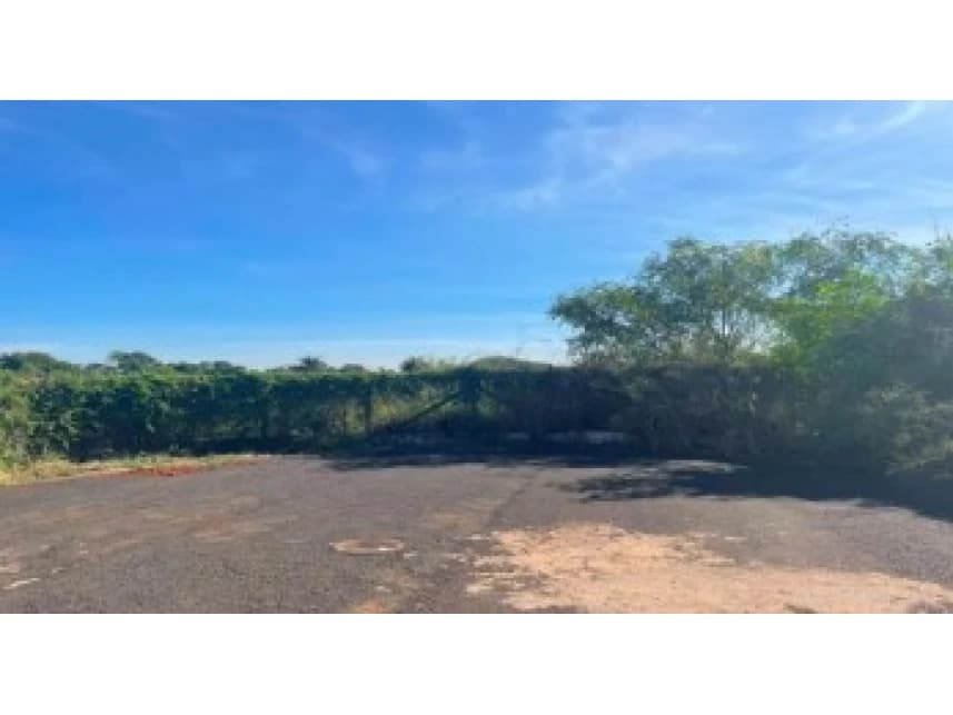 Terreno à venda em leilão