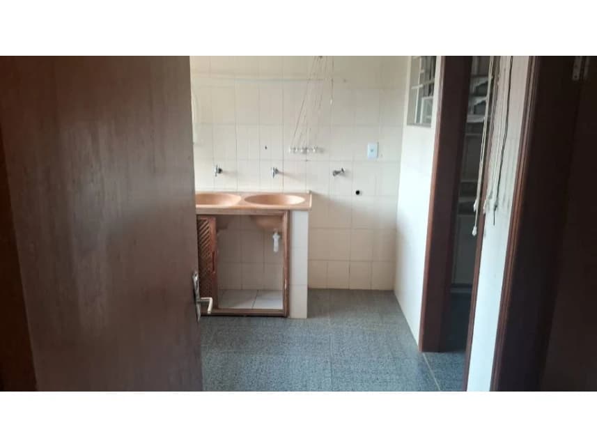 Apartamento à venda em leilão - foto 3