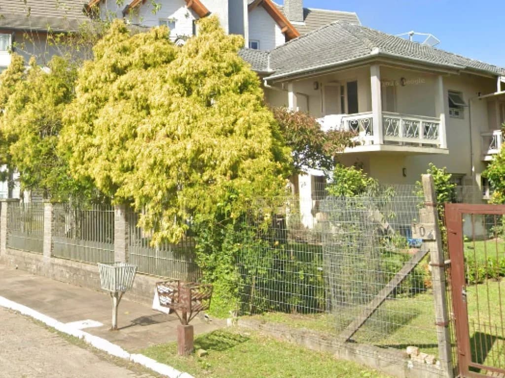 Casa com 02 pavimentos 288 m² - Avenida Central - Gramado - RS
