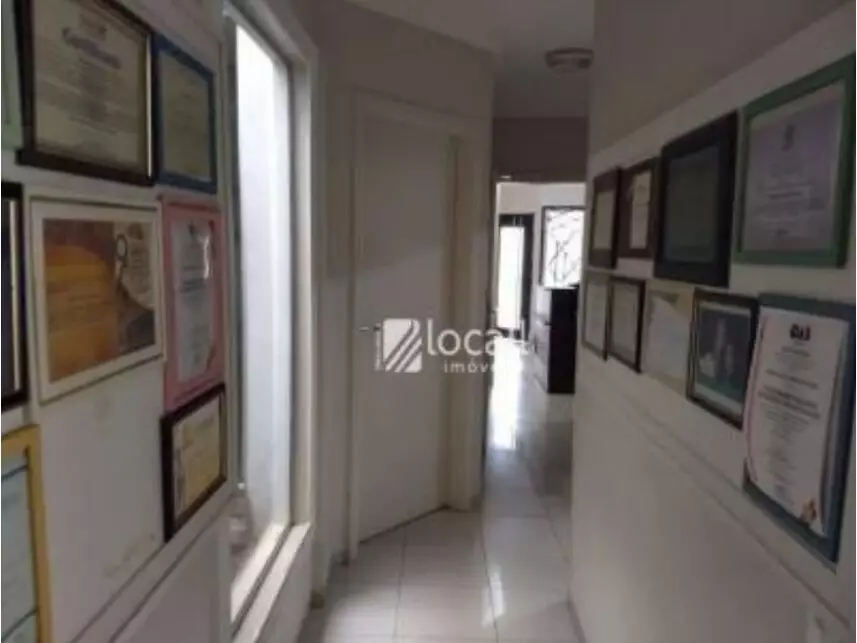 Prédio Comercial à venda em leilão