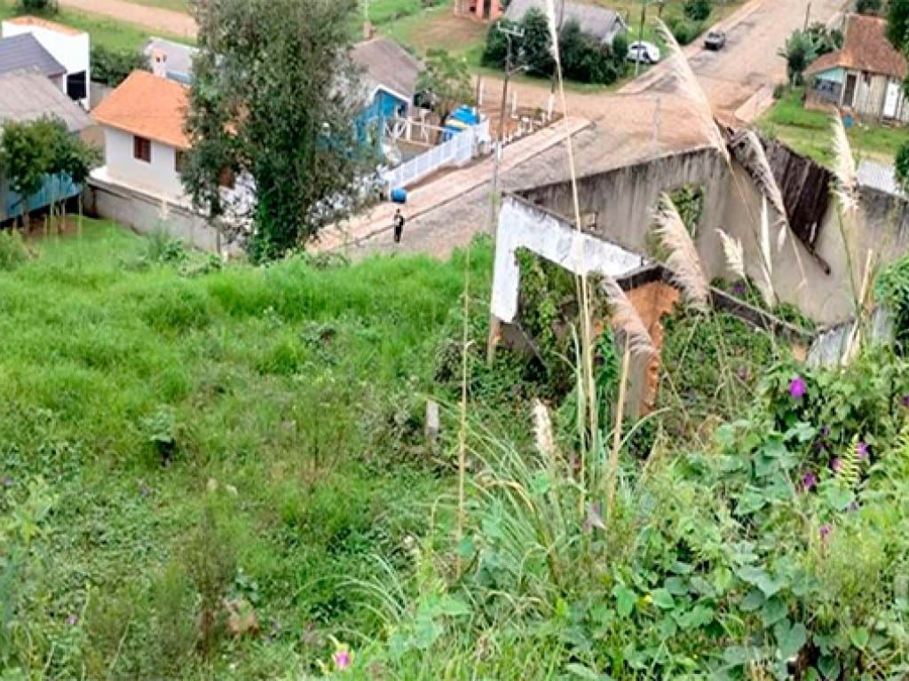 Parte Ideal (50%) sobre Terreno 900 m² (com construção inacabada) - Calmon - SC - foto 5