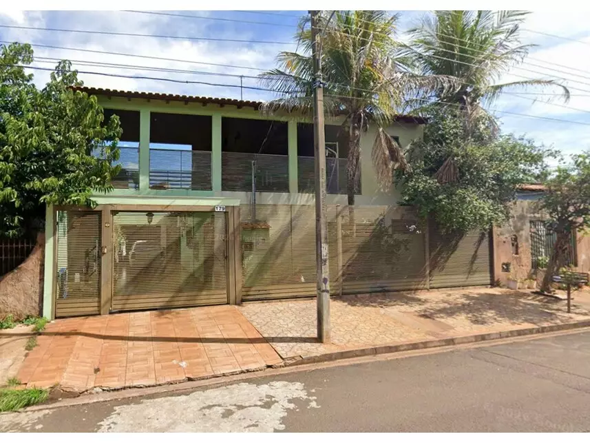Sobrado à venda em leilão