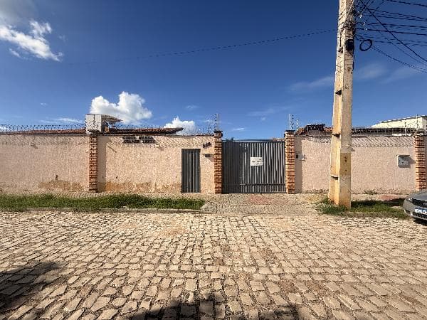 CONDOMÍNIO AVANIR LEITE