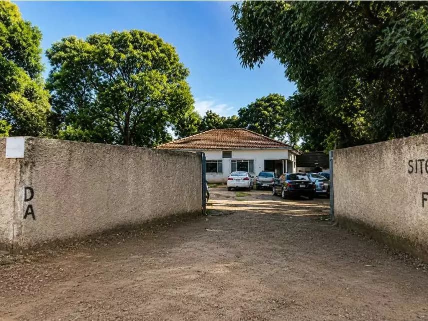 Terreno c/Benfeitorias à venda em leilão - foto 4