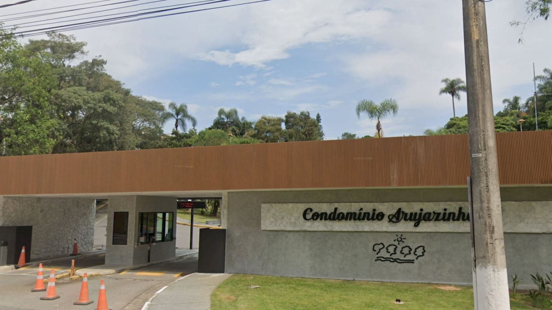 Casa no "Condomínio Arujazinho IV" - Arujazinho IV - Arujá/SP - foto 2