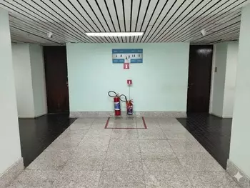 Sala Comercial à venda em leilão - foto 2