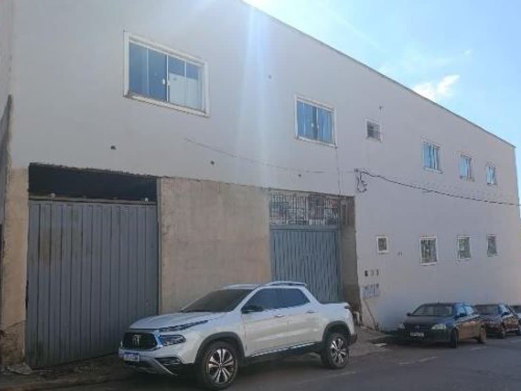 Prédio Comercial 916 m² - Elói Mendes-MG - Rua Três Pontas, 657 - Centro