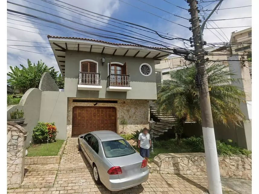 Sobrado à venda em leilão