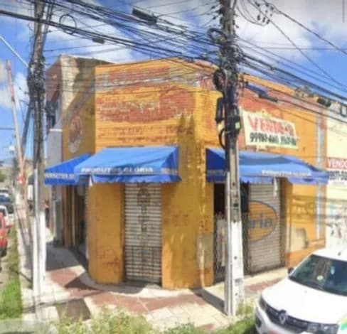PRÉDIO TÉRREO NA RUA LARANJEIRAS