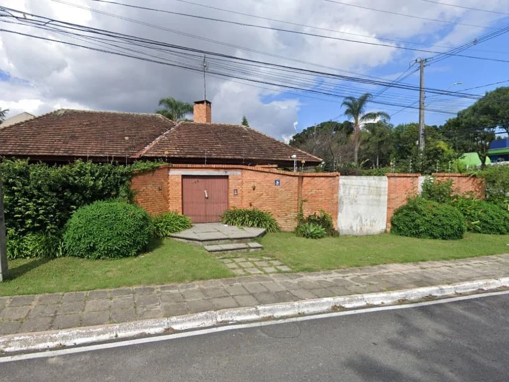 Casa 132 m² em Terreno de 1.325 m² - Centro - Pinhais - PR