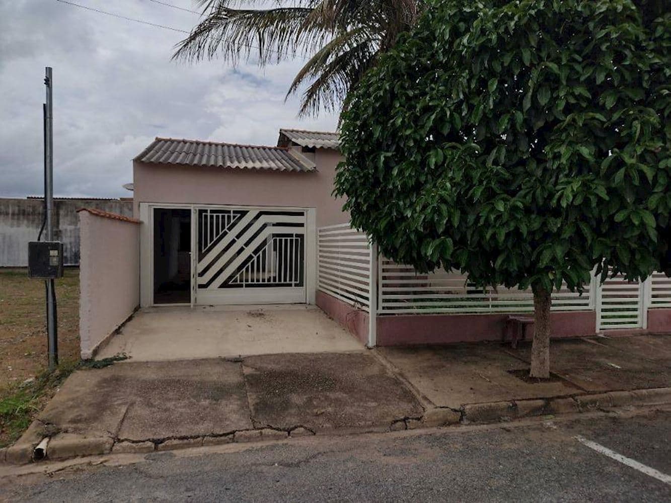 Casa, Padrão, 0 vaga(s) de garagem