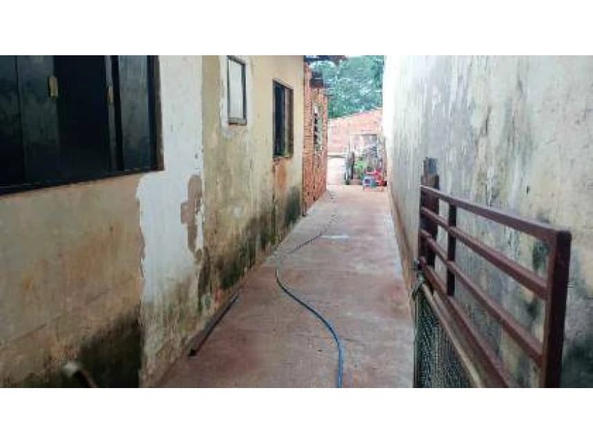 Casa à venda em leilão - foto 2