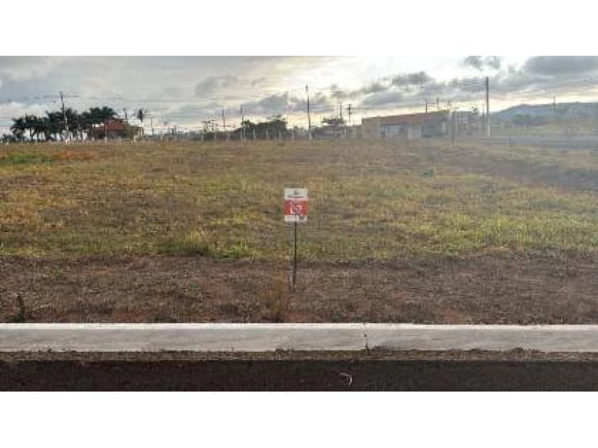 Terreno à venda em leilão