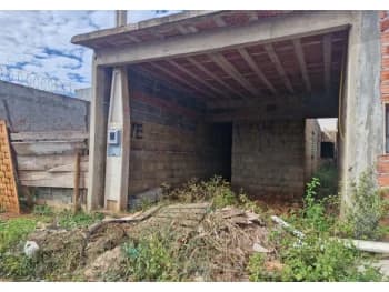 Terreno c/Benfeitorias à venda em leilão